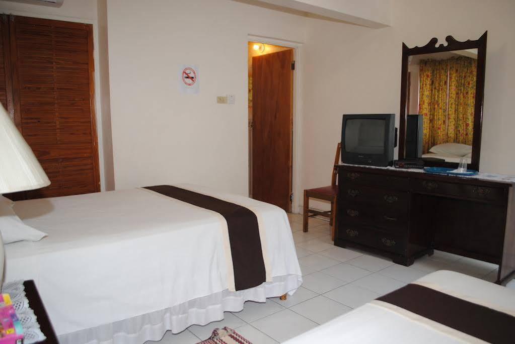 Palm Bay Guest House & Restaurant มอนเทโกเบย์ ภายนอก รูปภาพ