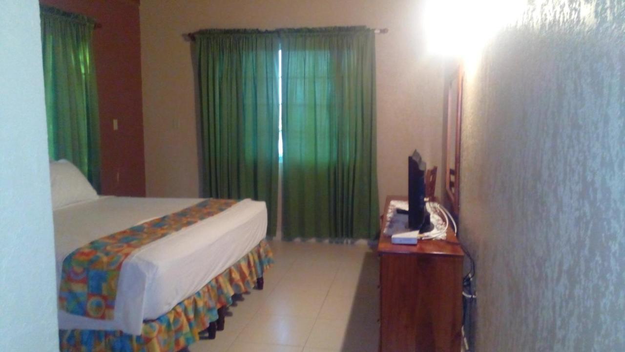 Palm Bay Guest House & Restaurant มอนเทโกเบย์ ภายนอก รูปภาพ
