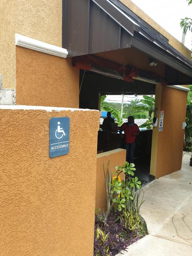 Palm Bay Guest House & Restaurant มอนเทโกเบย์ ภายนอก รูปภาพ