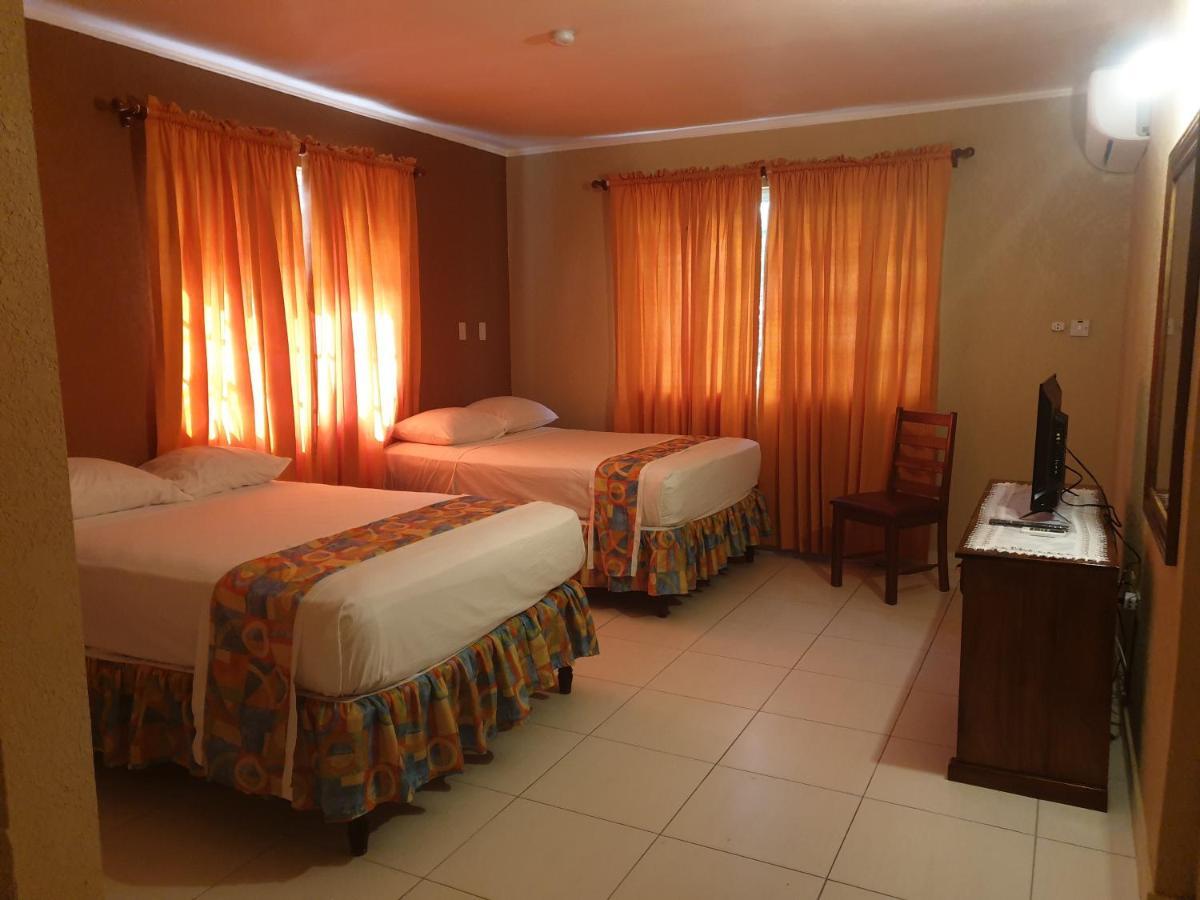Palm Bay Guest House & Restaurant มอนเทโกเบย์ ภายนอก รูปภาพ