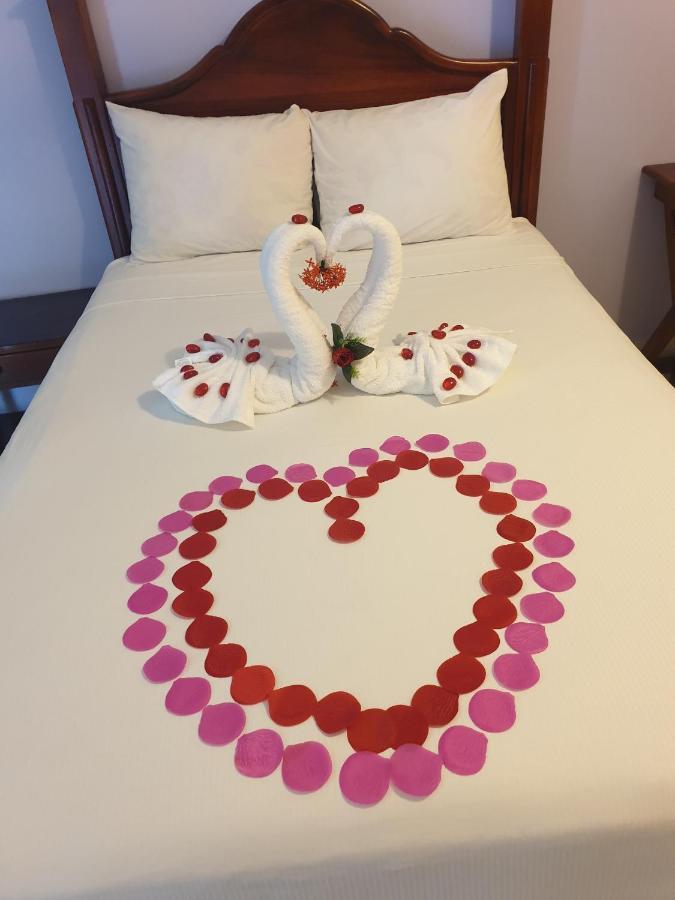 Palm Bay Guest House & Restaurant มอนเทโกเบย์ ภายนอก รูปภาพ