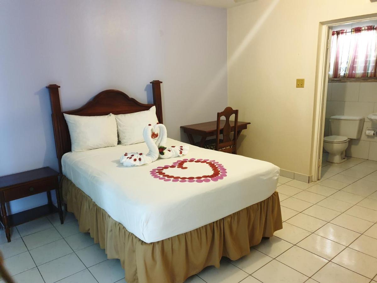 Palm Bay Guest House & Restaurant มอนเทโกเบย์ ภายนอก รูปภาพ
