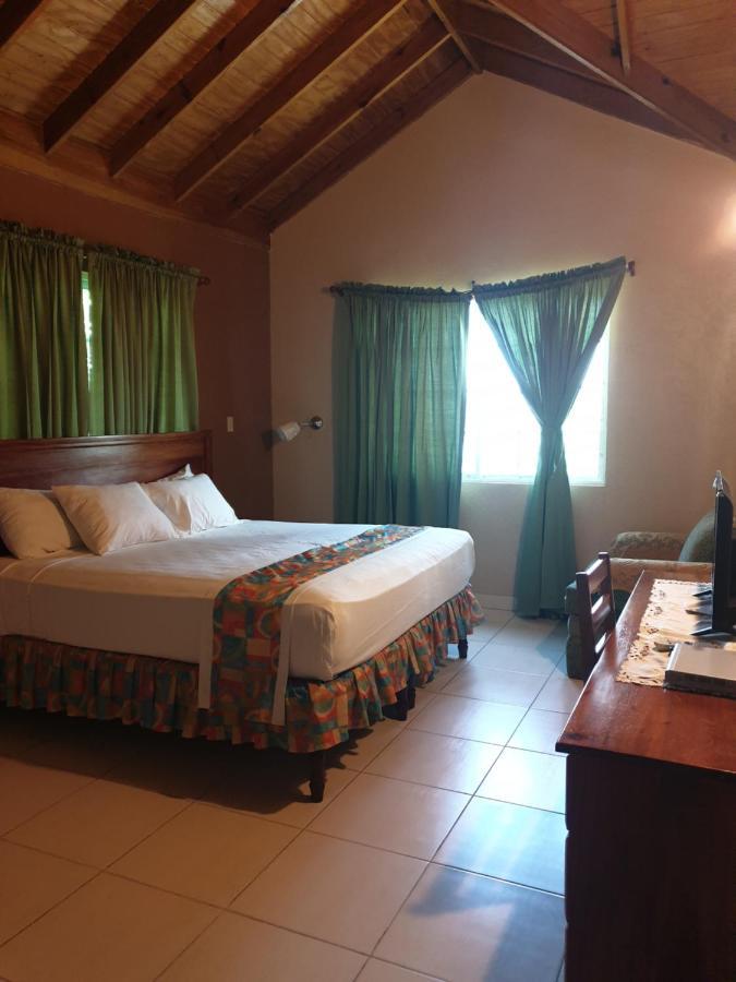 Palm Bay Guest House & Restaurant มอนเทโกเบย์ ภายนอก รูปภาพ