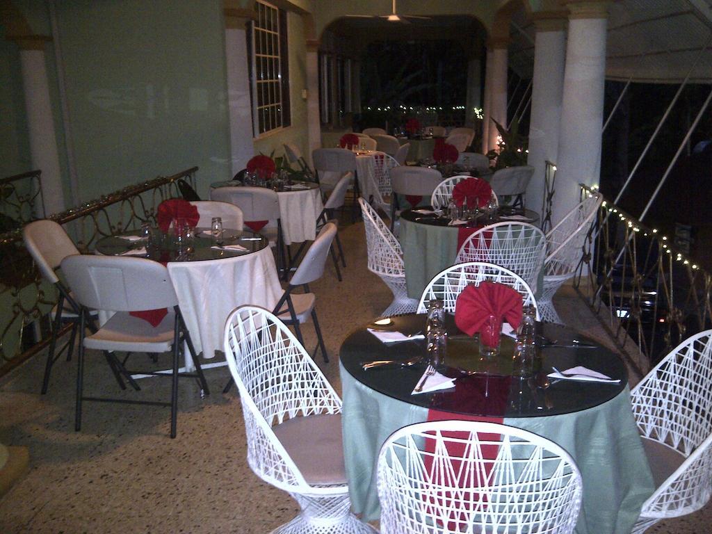 Palm Bay Guest House & Restaurant มอนเทโกเบย์ ภายนอก รูปภาพ