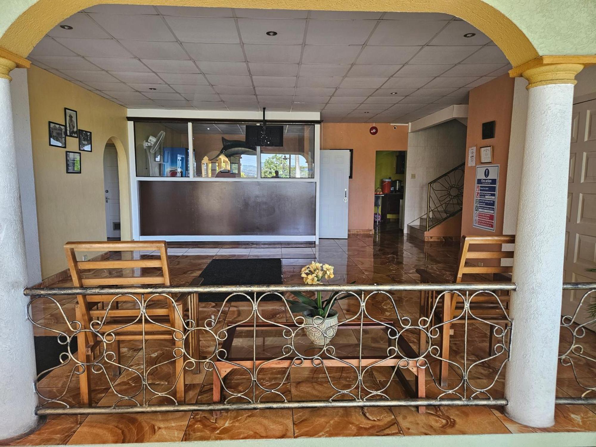 Palm Bay Guest House & Restaurant มอนเทโกเบย์ ภายนอก รูปภาพ