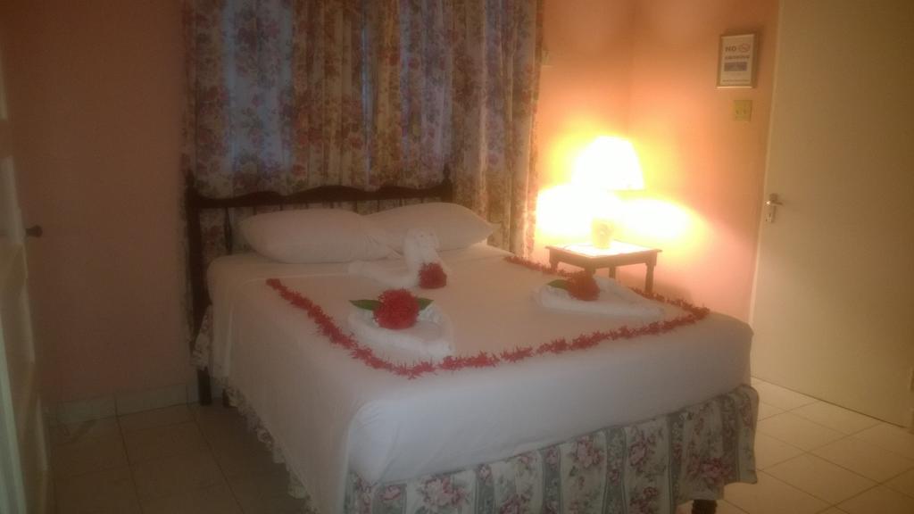 Palm Bay Guest House & Restaurant มอนเทโกเบย์ ภายนอก รูปภาพ