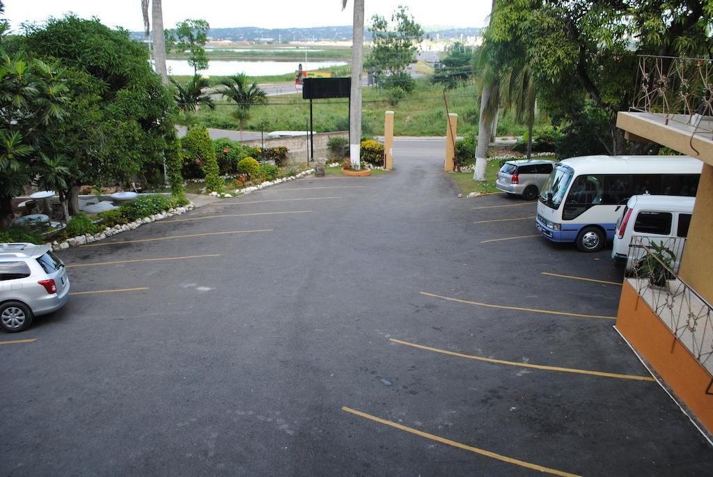 Palm Bay Guest House & Restaurant มอนเทโกเบย์ ภายนอก รูปภาพ